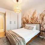 Апартаменти Spacious 506