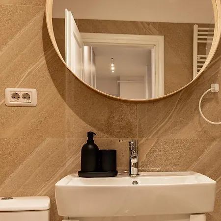 Spacious 506 Apartment *